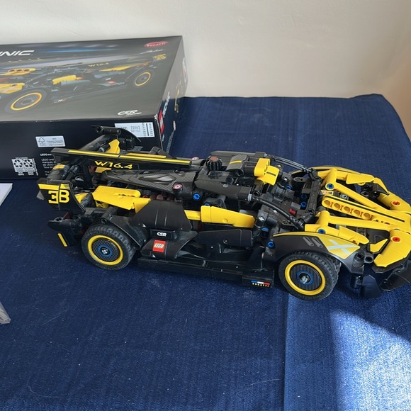 Used. LEGO 9+ Technic Bugatti Bolide - Picture 7 of 9